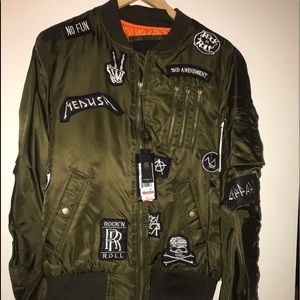 Men’s Medium Oliver green bomber jacket.